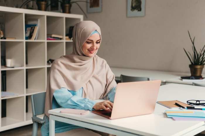 women learn english online with english way